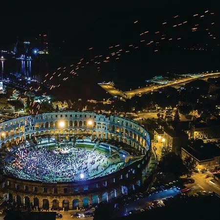 Gorgeous In With Wifi Apartment Pula